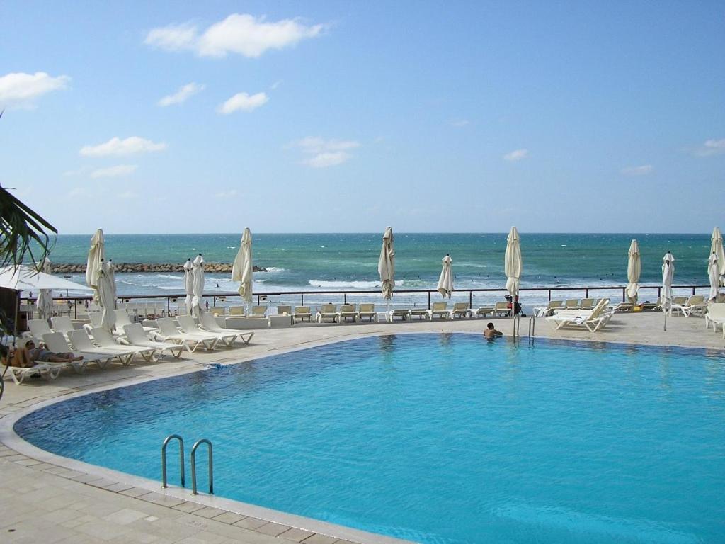 Raphael Apartments Herzliya Екстер'єр фото